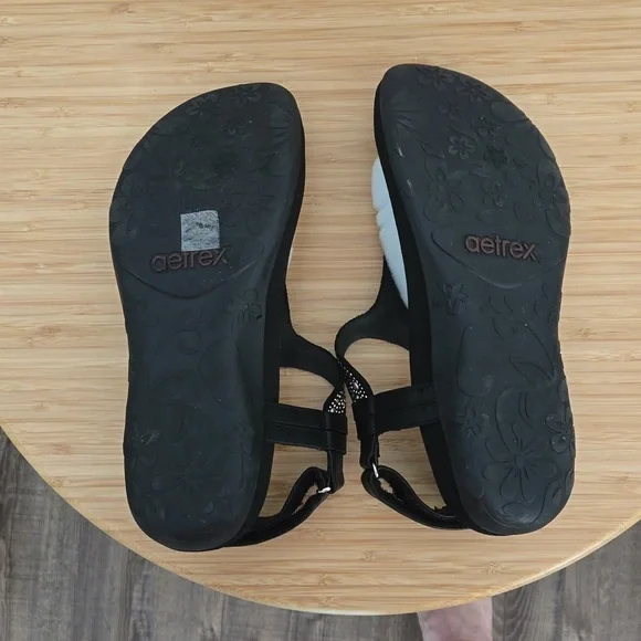 Aetrex new in box T strap sandals. - Picture 3 of 4